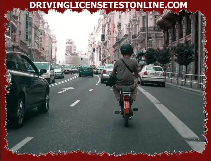 Medzi vozidlami máte povolené cikcak a s mopedom ? sa môžete pohybovať rýchlejšie