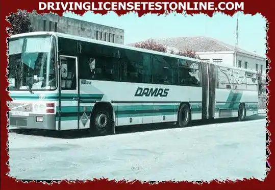 70 személy befogadására alkalmas csuklós busz vezetéséhez . . . szükséges
