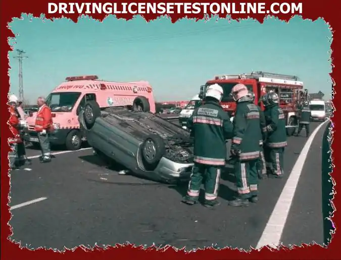 Se, enquanto dirige seu caminhão, você testemunhar um acidente de trânsito, mas não estiver envolvido nele, é obrigado a parar ?