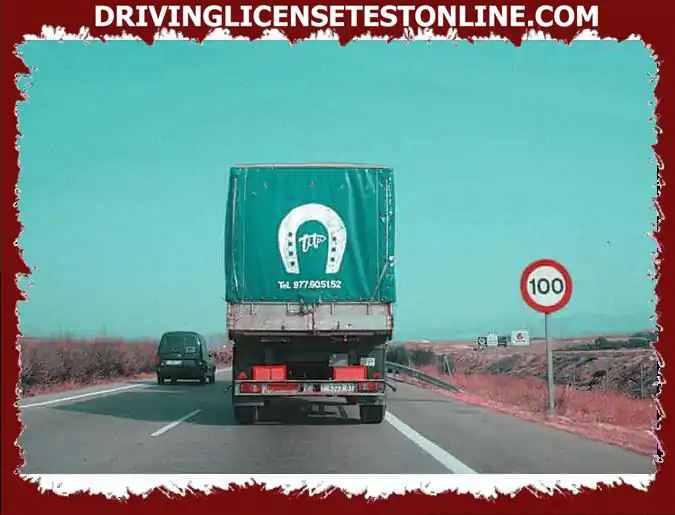 000 kg . M . M . 트럭을 운전하는 경우 표지판을 볼 때 ? 고속도로에서 최대 속도로 운전할 수 있습니까?