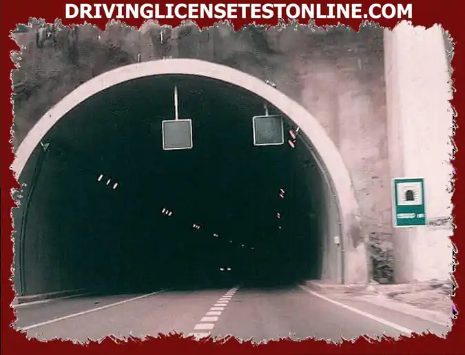 Brenda një tuneli, cila ndarje duhet të lërë një sërë automjetesh prej 4 . 000 kilogramë M . M . A . që qarkullon pas një makine që nuk ka ndërmend ta tejkalojë ?