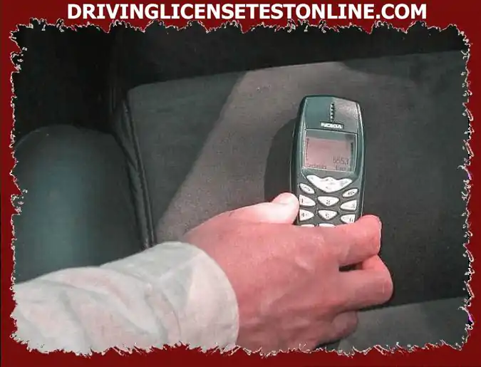 När du kör är det farligt att lägga på och lägga bort mobilen ?