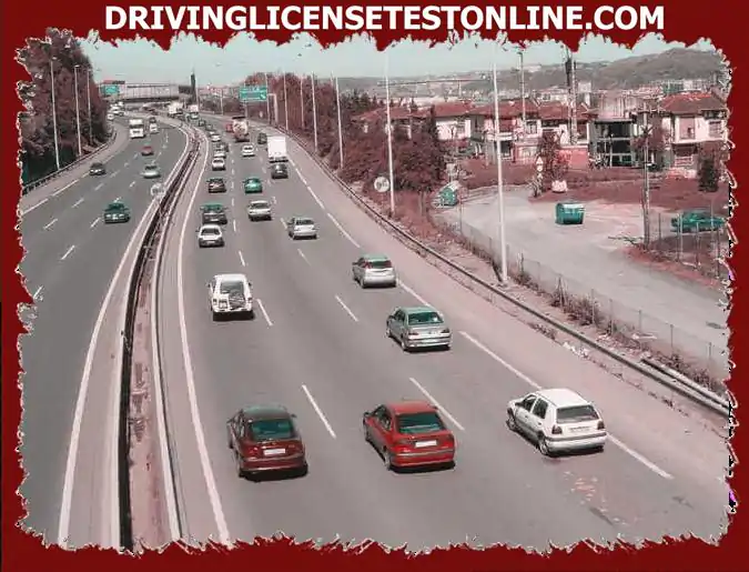 Monotonin att köra på motorvägar eller motorvägar får föraren att uppleva att han färdas med en hastighet . . .