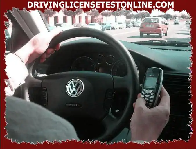 När ett samtal tas emot av mobiltelefonen under körning uppstår en farlig situation ?