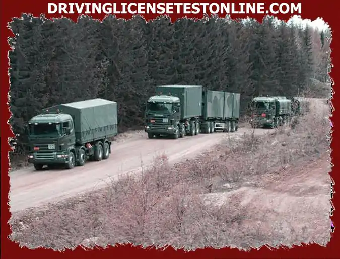 Transportenheter för sprängämnen som cirkulerar i konvojer ska lämna minst en skillnad mellan dem på . . .
