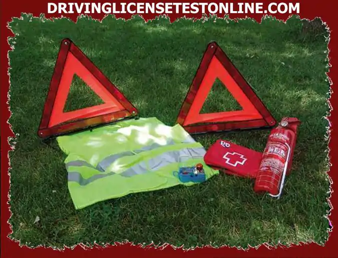 Se exigirán señales de advertencia autoportantes para todos los vehículos que transporten mercancías peligrosas. . .
