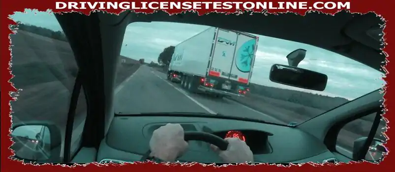 Then I overtake this semi-trailer truck which is traveling at around 70 km / h ?