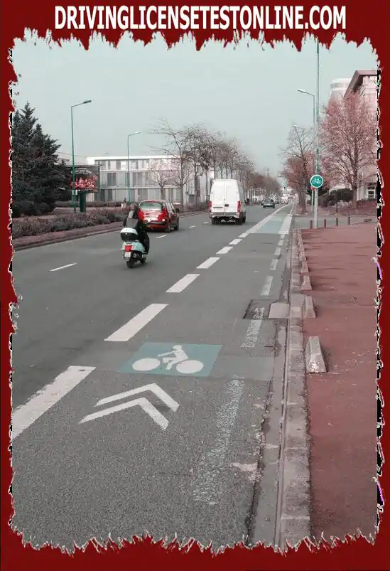 Les scooters peuvent tourner sur la voie de droite ?