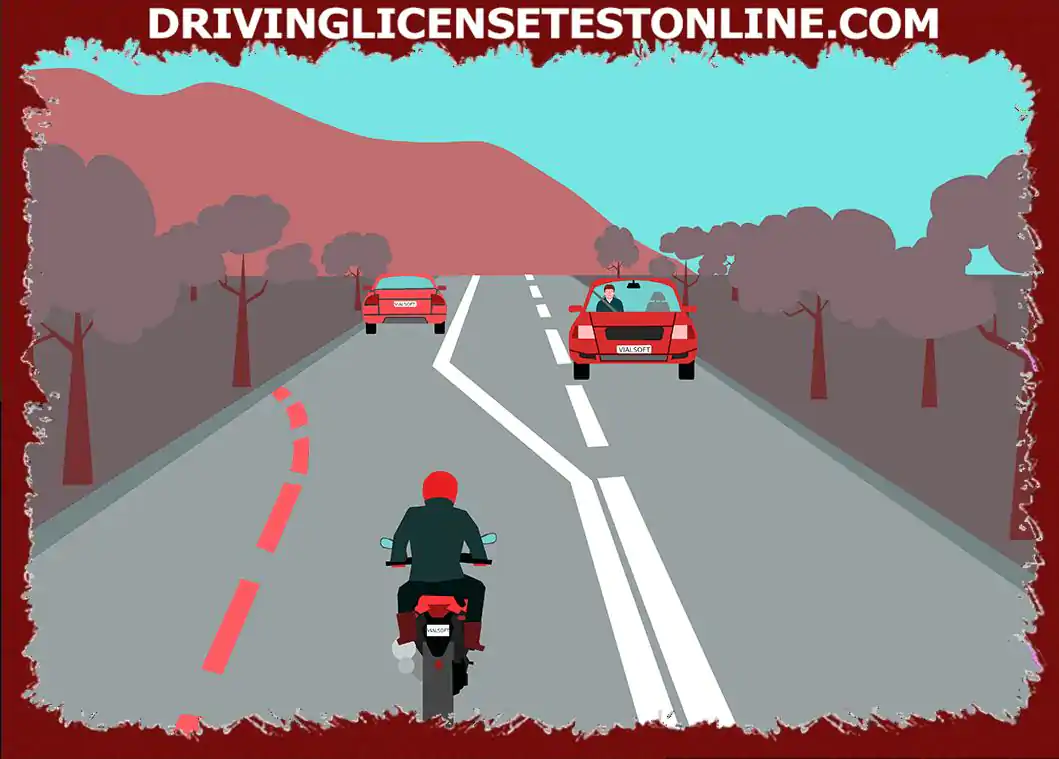 在这种交通情况下，摩托车手的位置是什么?