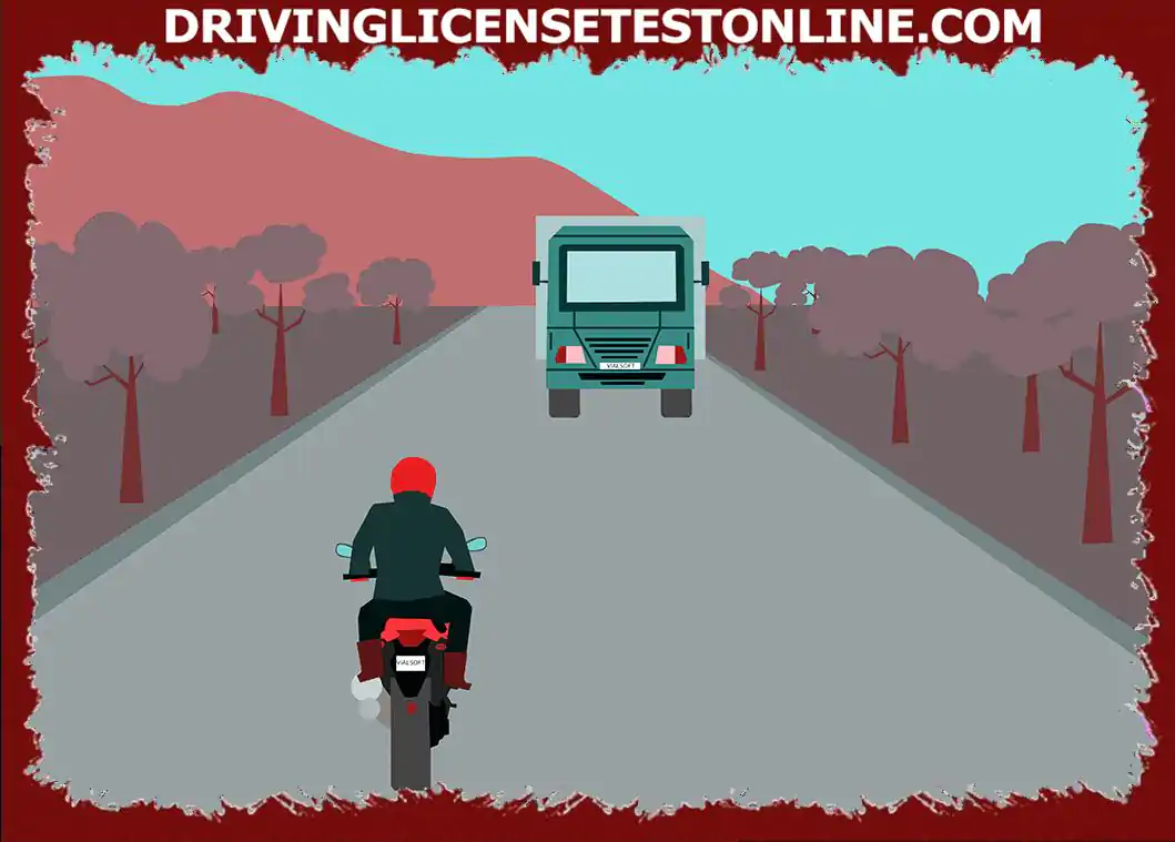 Ce ar trebui să facă un motociclist atunci când întâlnește un vehicul mare pe un drum...