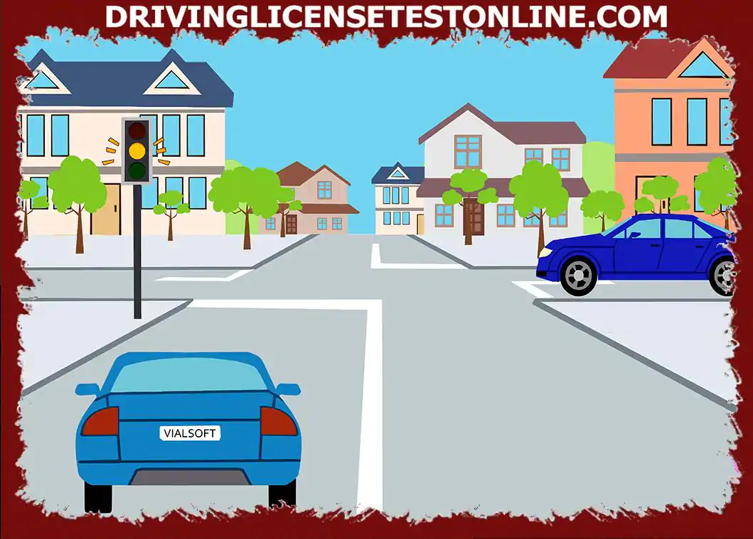 Çfarë duhet të bëjë një shofer kur afrohet me semaforët që ndryshojnë nga jeshilja në qelibar ?