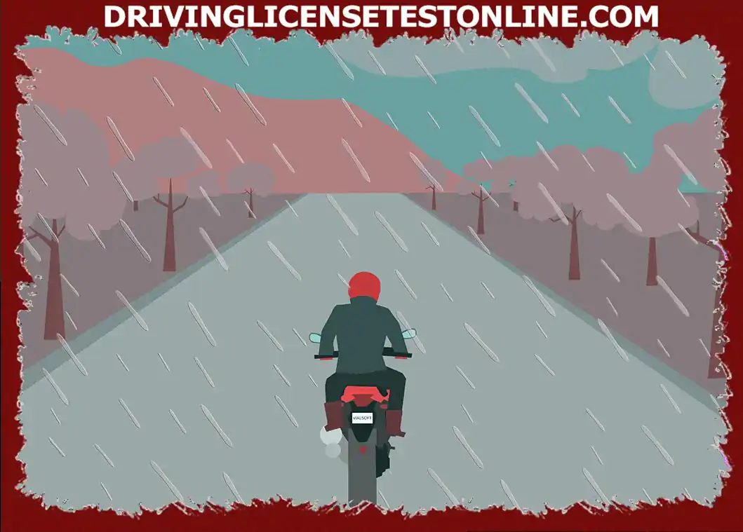 骑摩托车的人在这种情况下应该注意什么危险?