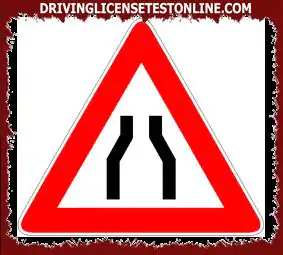 Οδικές πινακίδες: | Η πινακίδα που εμφανίζεται ανακοινώνει ένα σημείο συμφόρησης με πιθανές δυσκολίες στη διέλευση με οχήματα που έρχονται από την αντίθετη κατεύθυνση