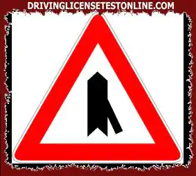 Ceļa zīmes : | Parādītā zīme norāda iebraukšanu labajā pusē ar paātrinājuma joslu