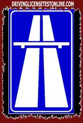 Znak pokazany | po przecięciu przez czerwony pasek oznacza koniec głównej drogi podmiejskiej