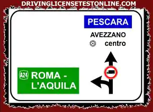 A jelzés | lehetővé teszi, hogy az autók egyenesen továbbmenjenek Pescara felé