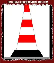 Le cône illustré | est utilisé sur les routes où de fortes chutes de neige se produisent