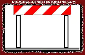 Barriers: | The barrier shown can be used on level crossings when the bars are broken