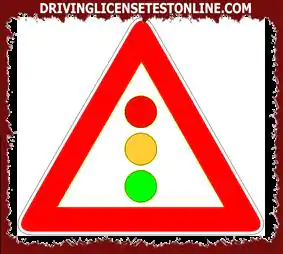 Dopravné značky : | Zobrazená značka ohlasuje semafor