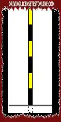 O delineador mostrado | é usado em estradas sem barreiras laterais guarda corpos-