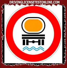 Road signs: | In the presence of the sign shown, the transit of tankers carrying water is allowed