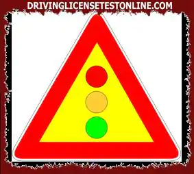 交通标志 : | 在所示标志中，中间的圆盘呈黄色闪烁