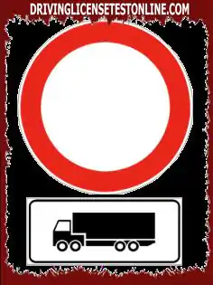 Vägmärken : | Det visade skylten kräver att ledade lastbilar får passera