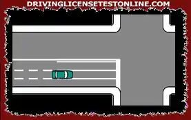 Cambio de carril: | En las proximidades de las intersecciones, como se muestra en la figura, siempre puede cambiar de carril hasta la franja de parada transversal