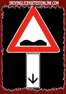 Пътни знаци: | Показаният знак показва края на деформирания път