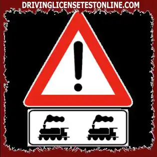 Пътни знаци: | Показаният знак показва пресичане на маневрени коловози