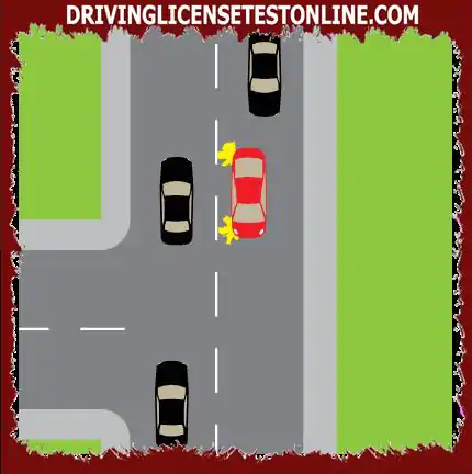Așteptați un decalaj în trafic, astfel încât să puteți vira la dreapta pe un drum minor...