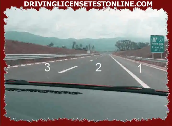 Bij het rijden op de snelweg zoals in deze situatie, via welke rijstrook moet u zich verplaatsen ?