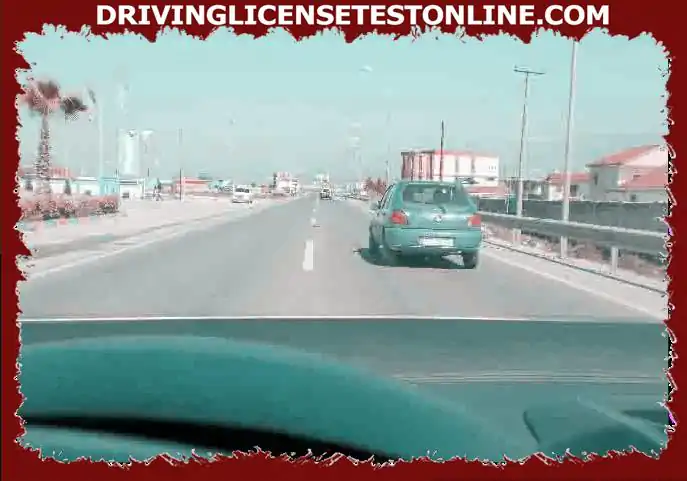 Com hauria d'actuar el conductor del cotxe , mentre esteu avançant ?