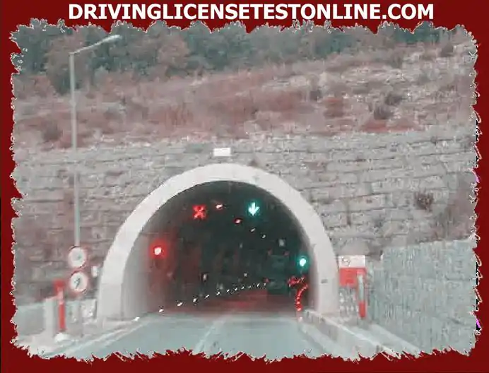 Ar judėdami tunelyje turėtumėte naudoti gatvių žibintus ?