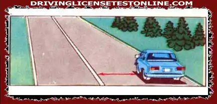 Att stoppa är förbjudet om avståndet mellan markeringen för fast körfält och det stoppade fordonet är :