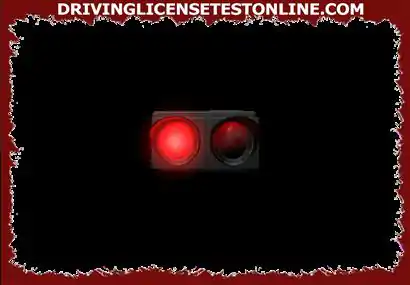 Una luce rossa lampeggiante o due luci rosse lampeggianti consecutive significa