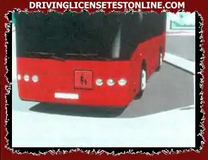 Co zrobisz, jeśli autobus oznaczony jak na obrazku zatrzyma się na drodze z powodu wjazdu...