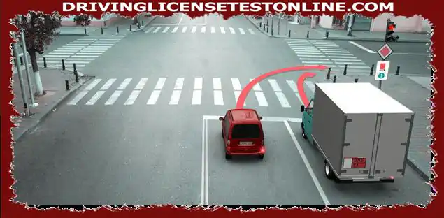 Ո՞ր մեքենայի վարորդին է արգելվում շարժվել սլաքի ուղղությամբ ?