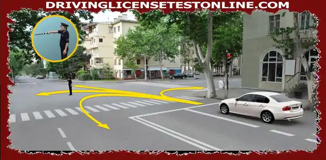 I vilken riktning får föraren av den vita bilen fortsätta köra med denna signal från regulatorn ?