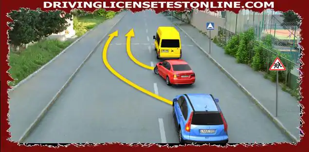 A i shkel shoferi i makinës blu rregullat e parakalimit nëse shoferi i makinës së kuqe ka filluar tejkalimin ?