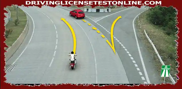 Шофьорът на червената кола е преминал през десния завой . дали не му е позволено да се обърне назад, за да влезе в кривата ?