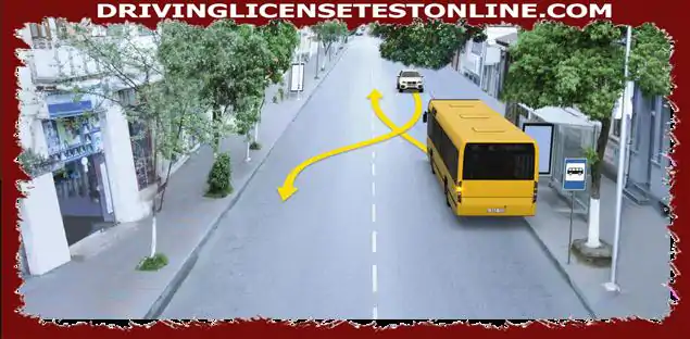 Vilken parkerad bilförare är att föredra vid start i pilens riktning, om föraren av minibussen börjar röra sig i det befolkade området från det markerade stoppet ?