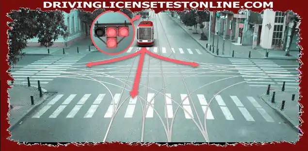 The driver of the tram has the right to move : on this signal of the traffic light