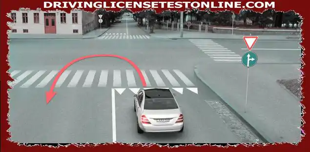 I den givna situationen är det förbjudet för föraren av bilen att svänga i pilens riktning ?