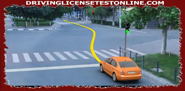 En la situación dada ,, el conductor está obligado a detener el automóvil mientras se mueve en la dirección de la flecha en la señal del semáforo que prohíbe el movimiento del semáforo en la salida del cruce ?
