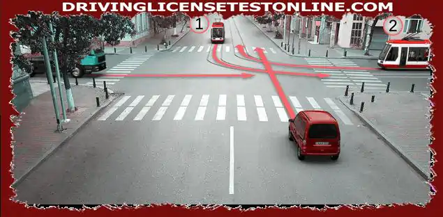 자동차 운전자가 화살표 방향으로 움직이면 어느 차량 운전자가 길을 포기해야합니까 ?